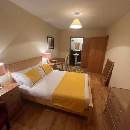 Elegant Rooms And Suites In Knock Knock  Exterior photo