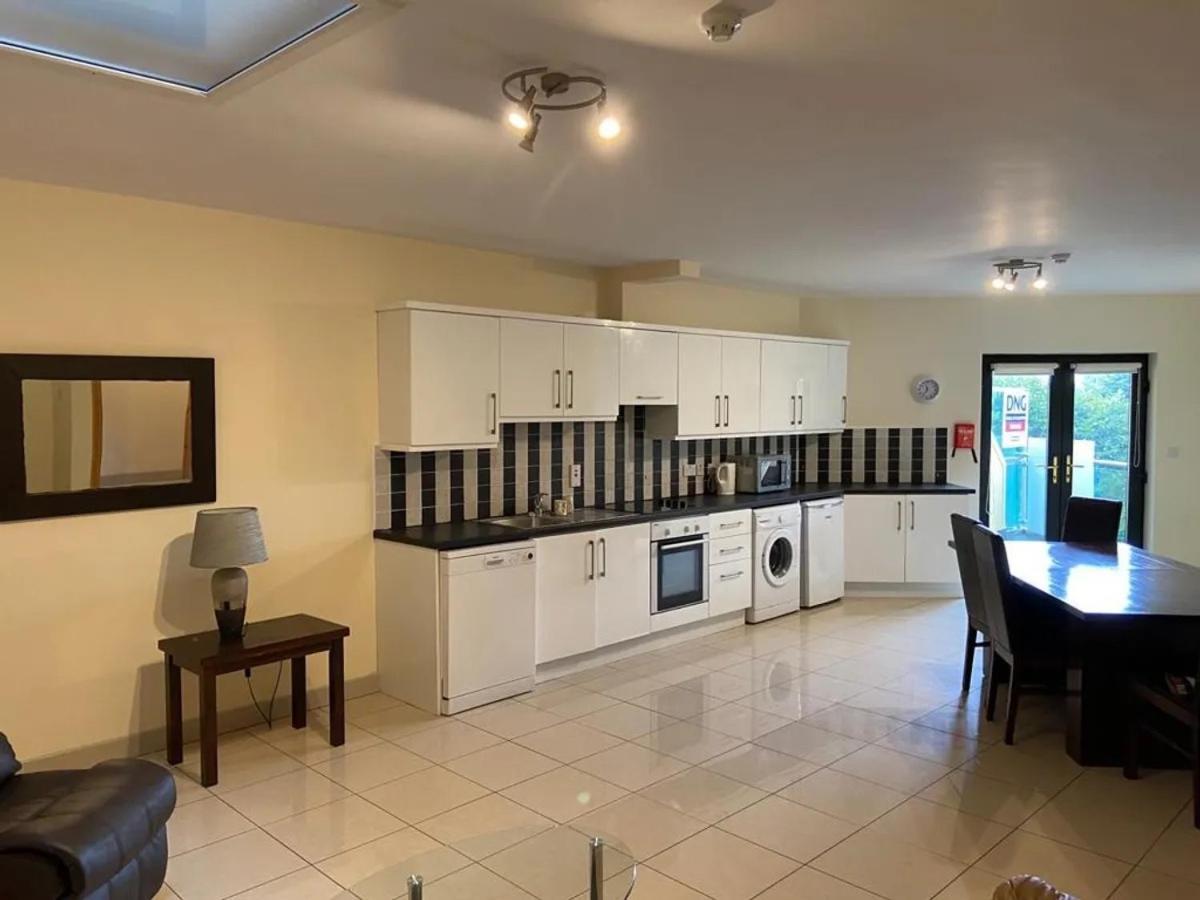 Elegant Rooms And Suites In Knock Knock  Exterior photo