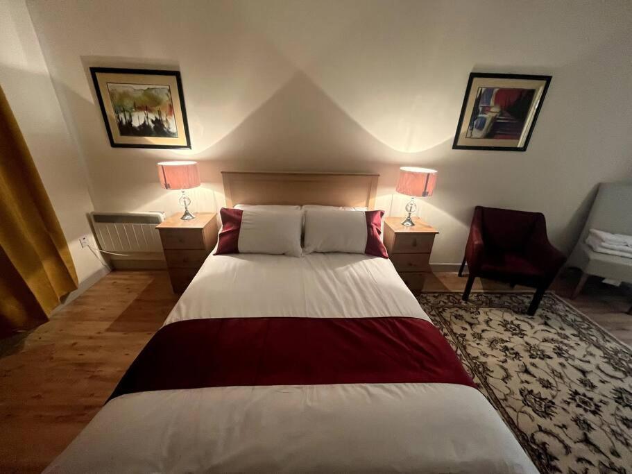 Elegant Rooms And Suites In Knock Knock  Exterior photo