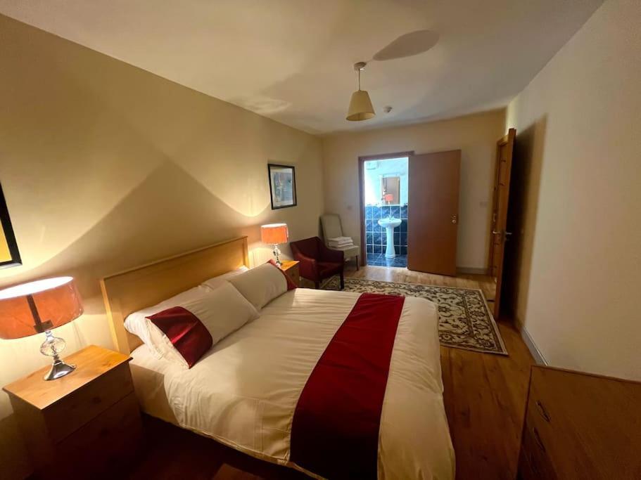 Elegant Rooms And Suites In Knock Knock  Exterior photo