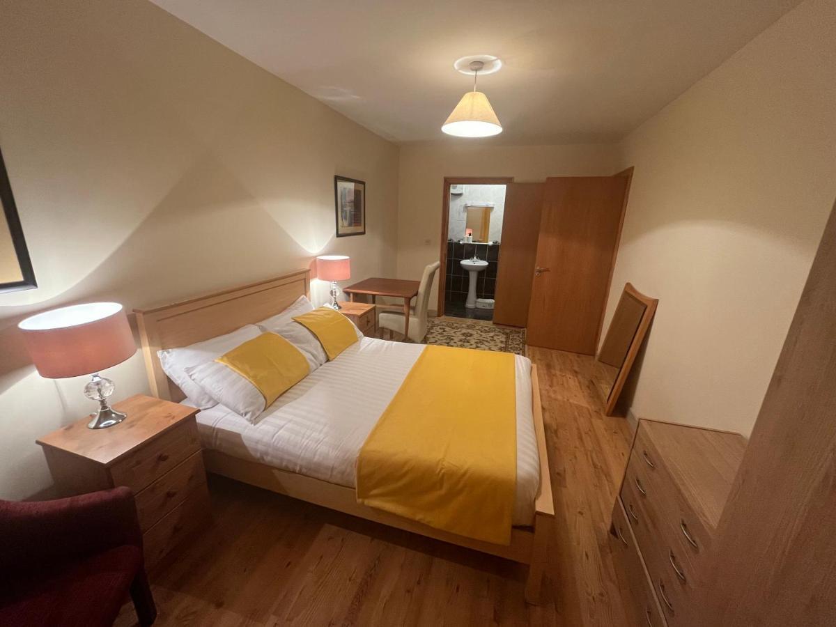 Elegant Rooms And Suites In Knock Knock  Exterior photo