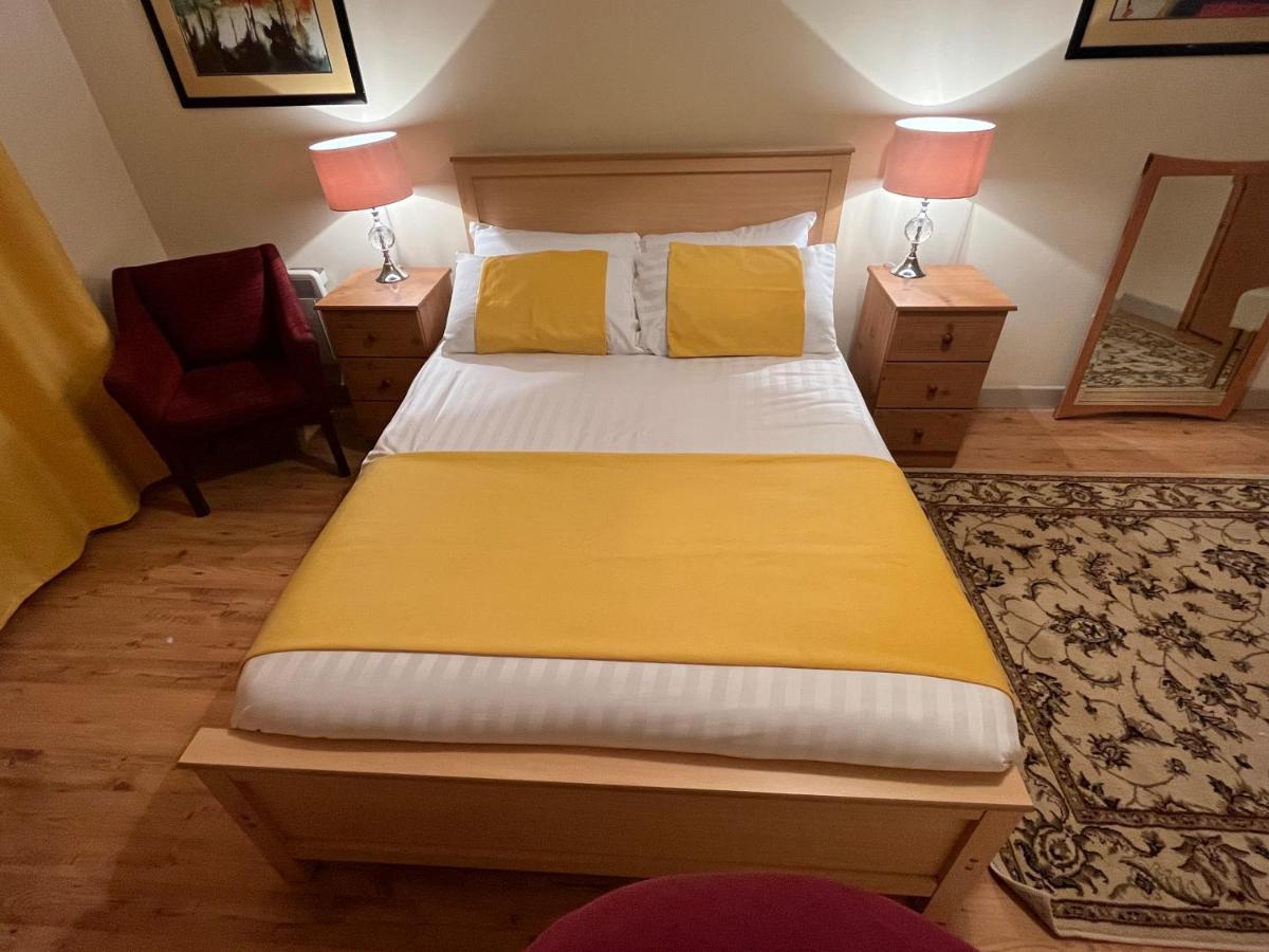 Elegant Rooms And Suites In Knock Knock  Exterior photo